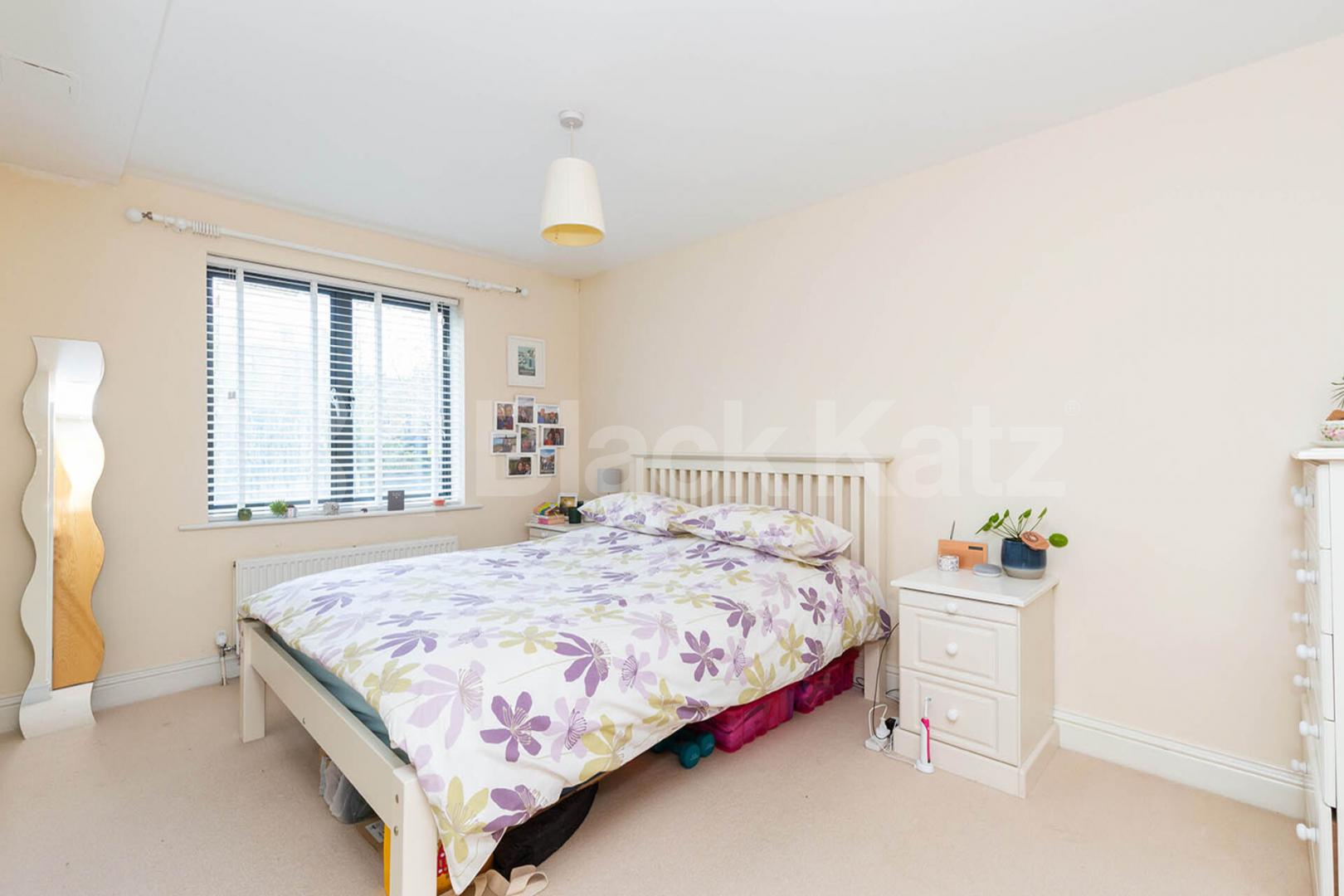 3 bed 2 bathroom property located within a gated developement in Holloway Tollington Way, Holloway